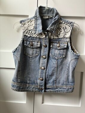 Festival Ready Crochet Accent Denim Vest With Leopard Head Button Detail